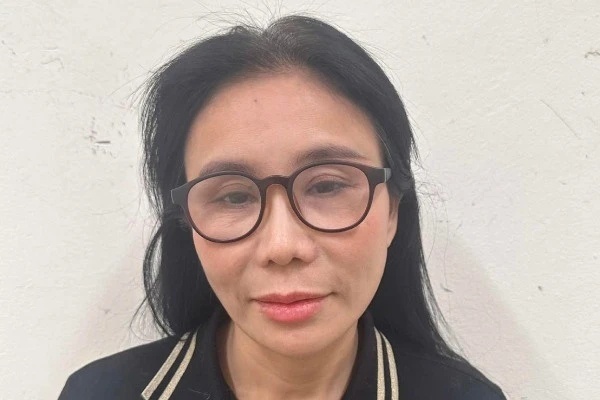 Hàng trăm tỷ đồng và 100 sổ đỏ bị thu giữ từ "bà trùm mỹ phẩm"