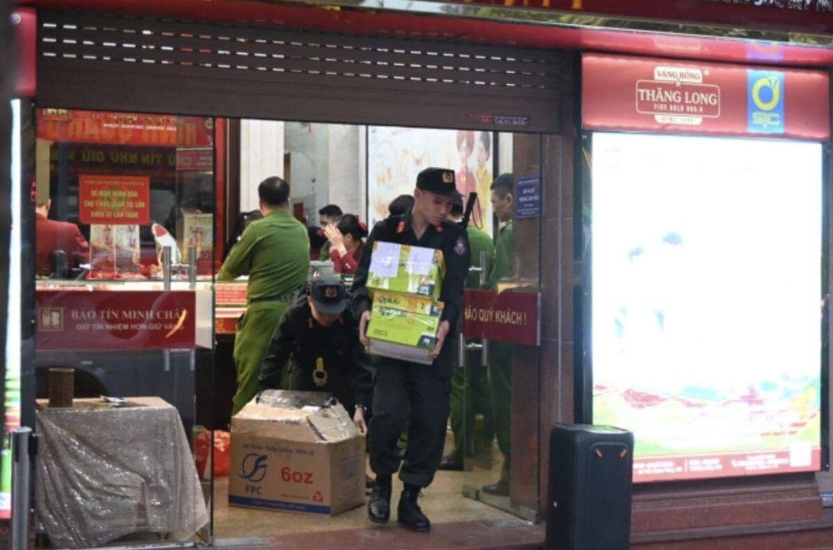 Ông chủ Bảo Tín Minh Châu và con trai bị khởi tố