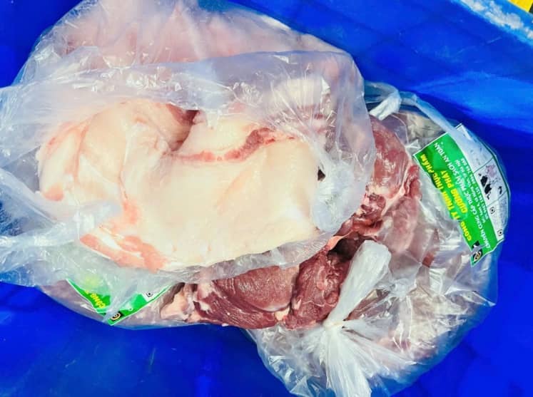 Hồ sơ công ty mua lợn của Cường Phát bán cho 26 trường công lập