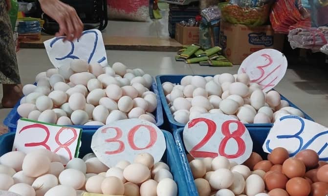 Giá trứng và rau xanh giảm mạnh