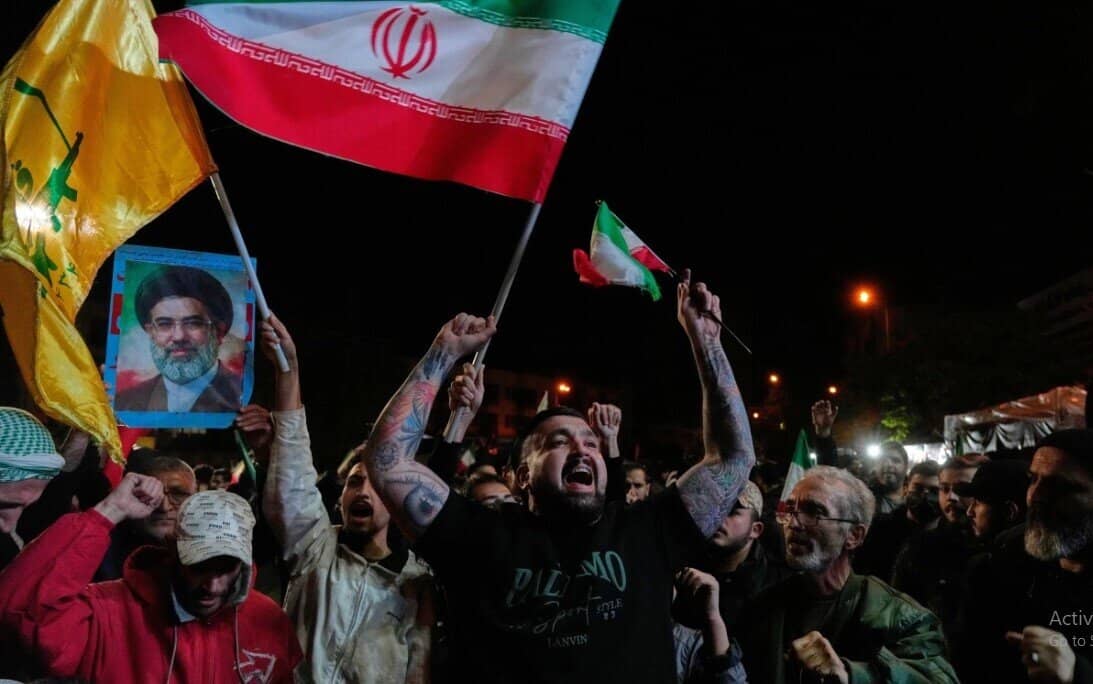 Người Iran đổ ra đường sau lệnh ngừng bắn