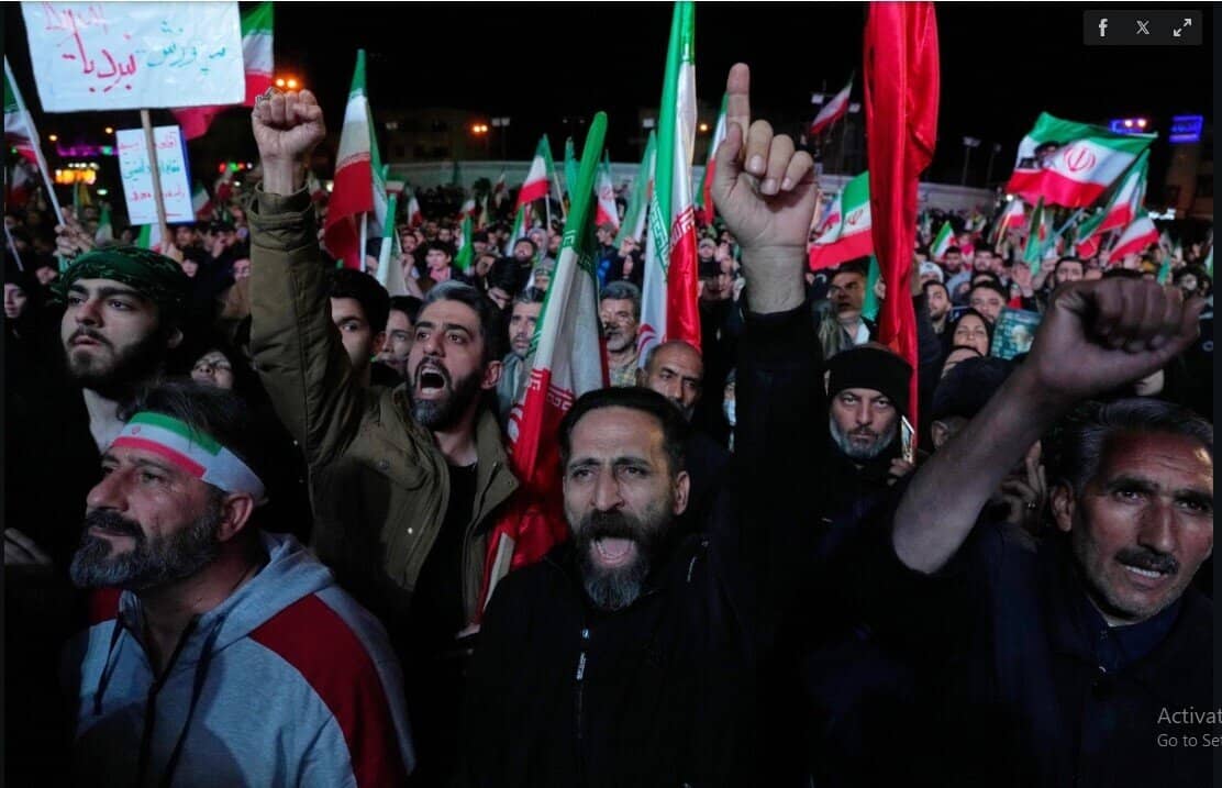 Người Iran đổ ra đường sau lệnh ngừng bắn