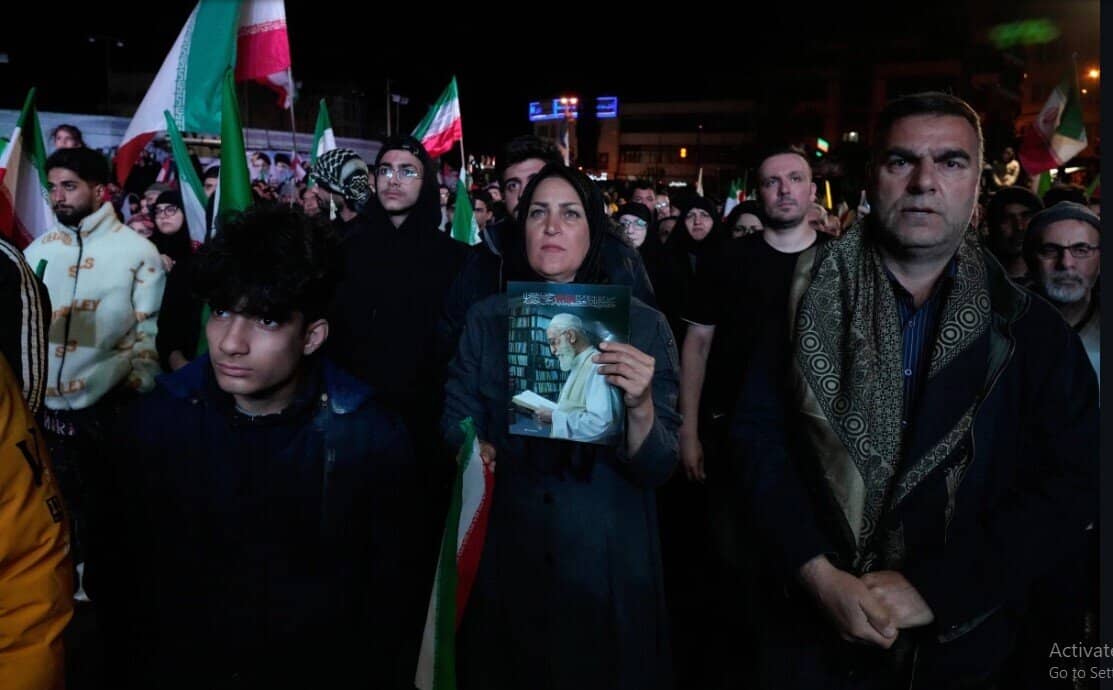 Người Iran đổ ra đường sau lệnh ngừng bắn