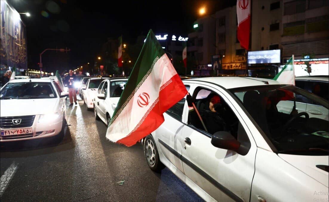 Người Iran đổ ra đường sau lệnh ngừng bắn