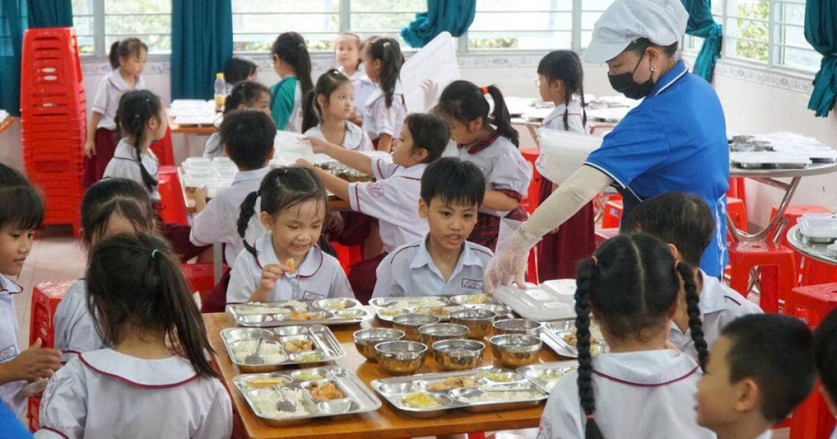 TP.HCM tổng kiểm tra 317 bếp ăn trường học sau hàng loạt sự cố thực phẩm