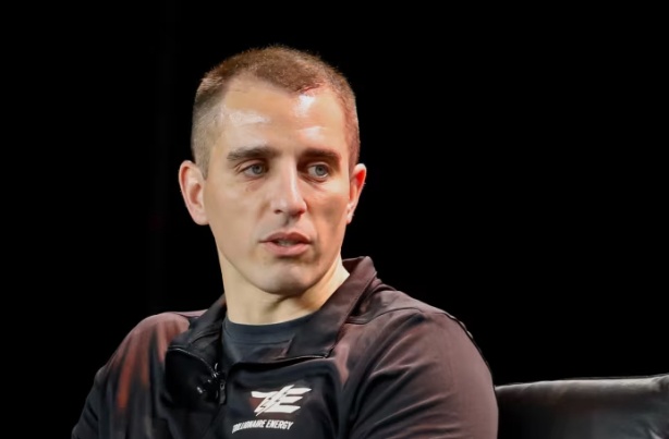 AI “đánh chiếm” Phố Wall: Tốc độ phân tích nhanh gấp 100 lần con người, ai còn giữ được “chén cơm”?