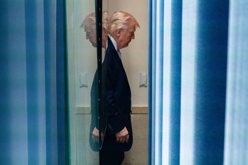 Tối hậu thư dồn dập, rồi lại gia hạn: Nước cờ khó đoán của ông Trump với Iran