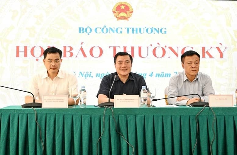 Kịch bản thuế quan 30% treo lơ lửng trên đầu doanh nghiệp xuất khẩu