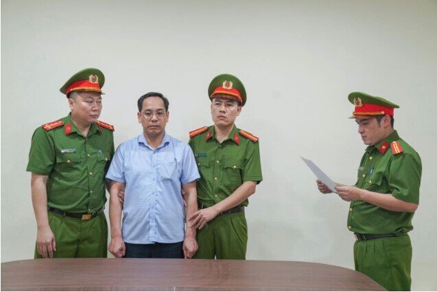 Nóng: Bắt giám đốc, hiệu trưởng “ăn chặn” tiền trợ cấp cho người tâm thần, người khuyết tật