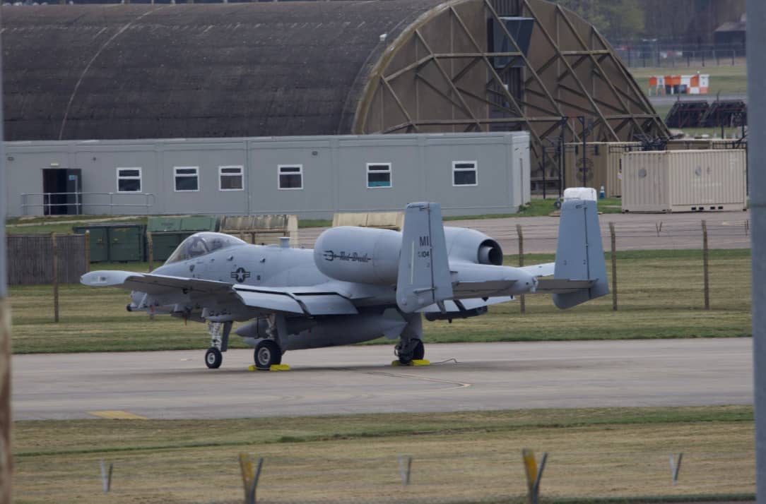 Mỹ dồn 12 cường kích áp sát Iran: Nguy cơ nổ súng trở lại