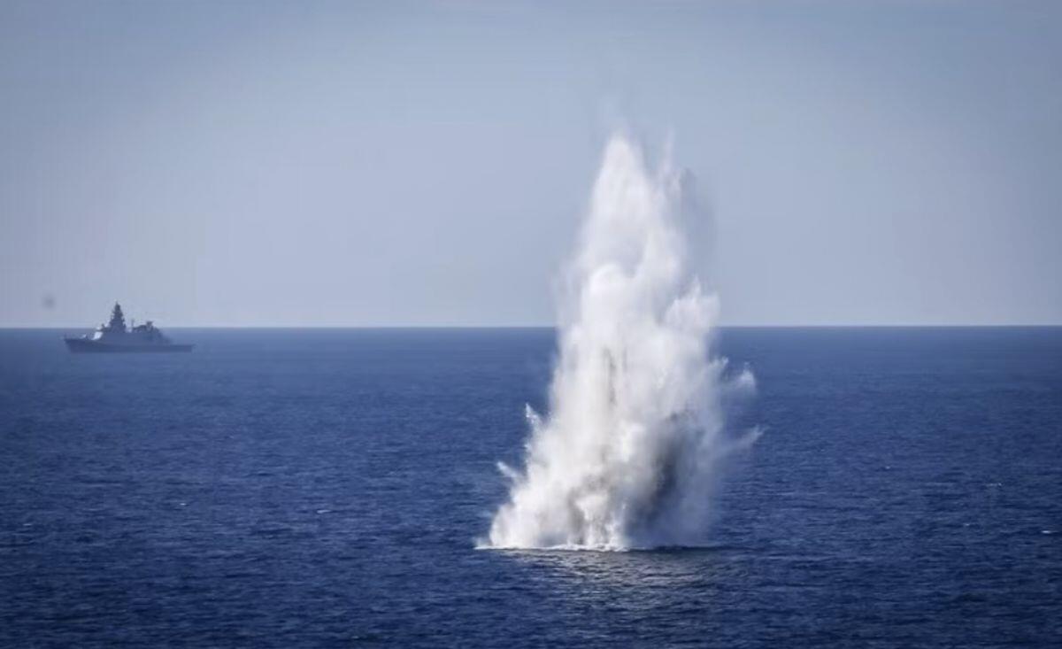 Iran "bó tay" trước ma trận thủy lôi do chính mình rải khiến eo biển Hormuz vẫn bị nghẽn?