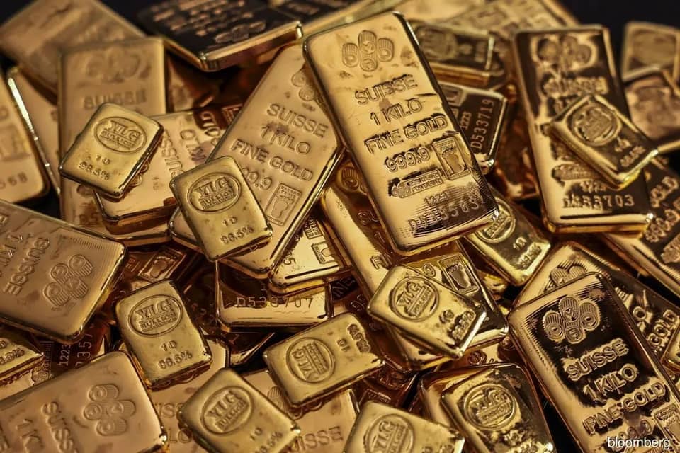 Vàng "nín thở" trước ngưỡng 5.000 USD