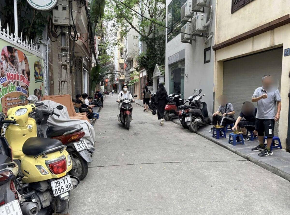 Đề nghị cắt điện, xử phạt hành chính... đối với các hộ kinh doanh, bán nước trên vỉa hè hành lang các tuyến đường