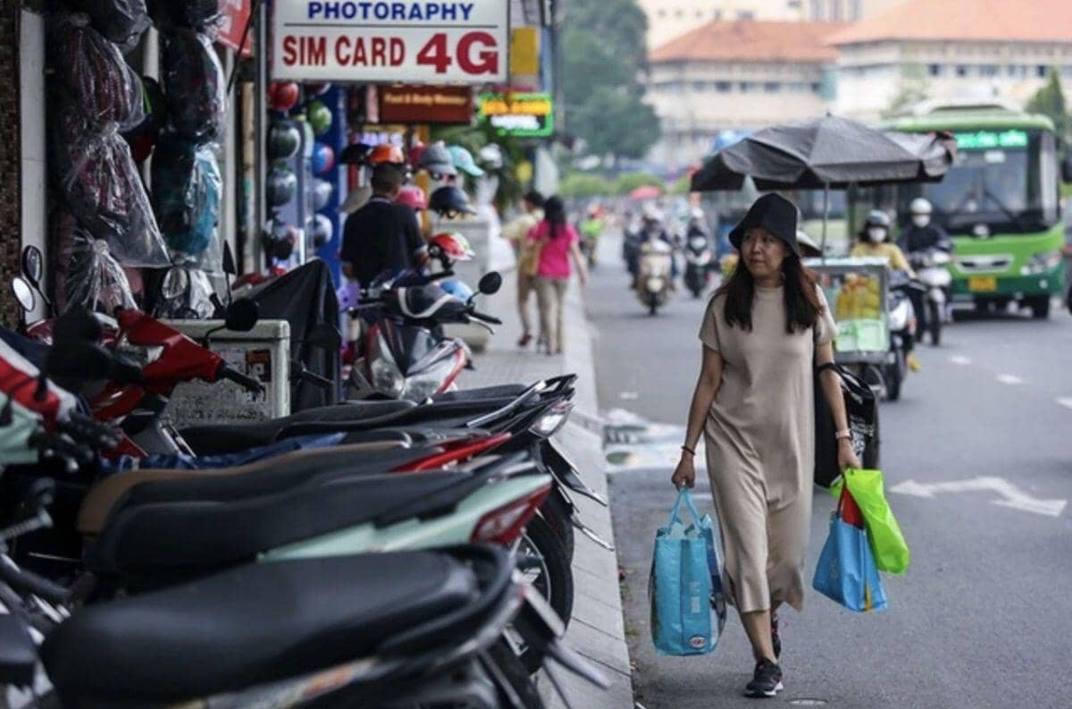 Đề nghị cắt điện, xử phạt hành chính... đối với các hộ kinh doanh, bán nước trên vỉa hè hành lang các tuyến đường