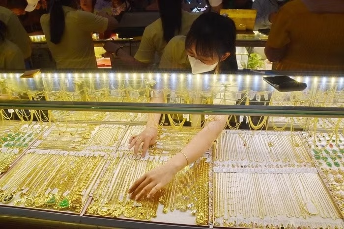 Nhịp tăng của vàng chưa cứu được người "đu đỉnh"