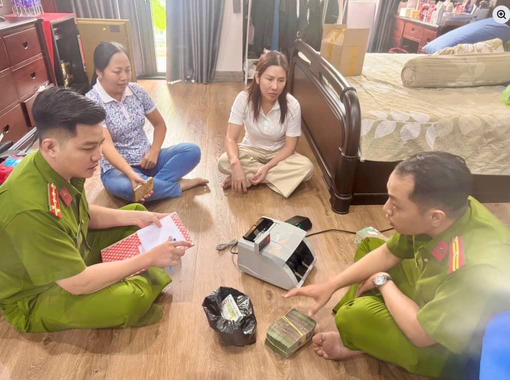 Bắt ‘bà trùm’ đổ thải Lê Thị Thùy Trang: Lộ kho tiền mặt, hơn 50.000 USD và loạt sổ đỏ gây choáng