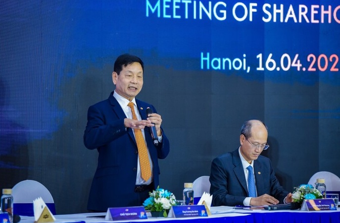 Ông Trương Gia Bình nói gì khi cổ phiếu FPT “bốc hơi” 44%?
