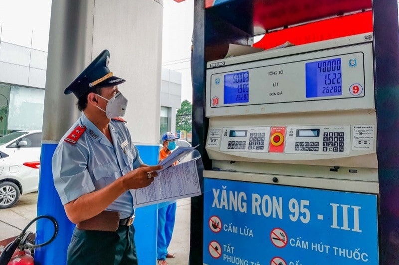 Việt Nam dùng "lá chắn" thuế 0% hóa giải áp lực xăng dầu thế giới