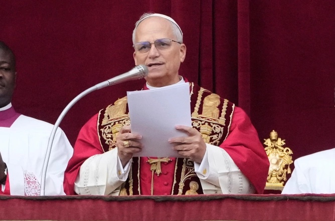 Ông Trump: Tôi không đối đầu với Giáo hoàng