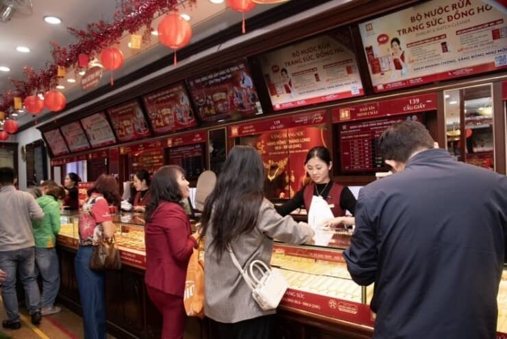Giá vàng liên tục đảo chiều, Hiệp hội đề xuất cho doanh nghiệp vay vàng trong dân