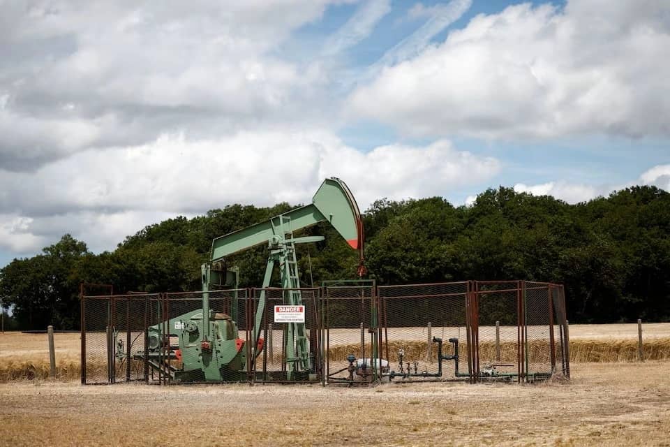 Giá dầu Brent "áp sát" mốc 100 USD trước bóng ma xung đột