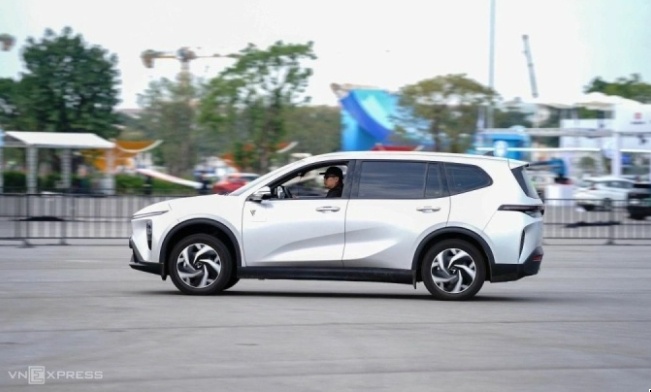 Ông Phạm Nhật Vượng: Sẽ không bao giờ sản xuất lại xe xăng