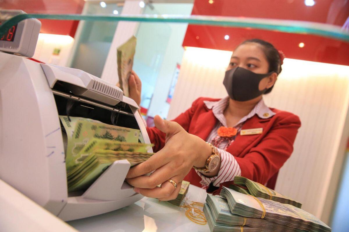 Tiền tiết kiệm không còn là "vịnh tránh bão"?