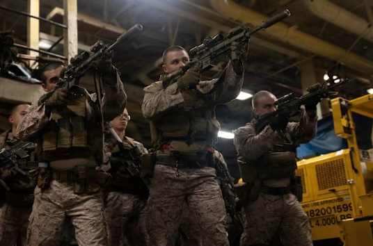 Mỹ chuẩn bị tấn công bất ngờ Iran? Dàn tàu sân bay khổng lồ áp sát Vịnh Ba Tư