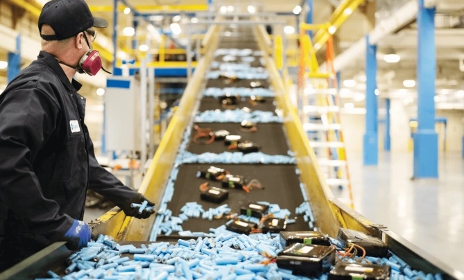 Xử lý pin xe điện: việc không dễ trên toàn cầu