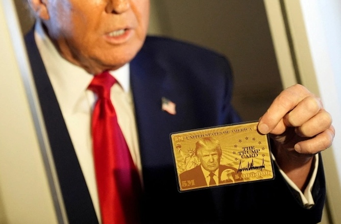 Mỹ mới duyệt bán một 'thẻ vàng định cư' triệu USD