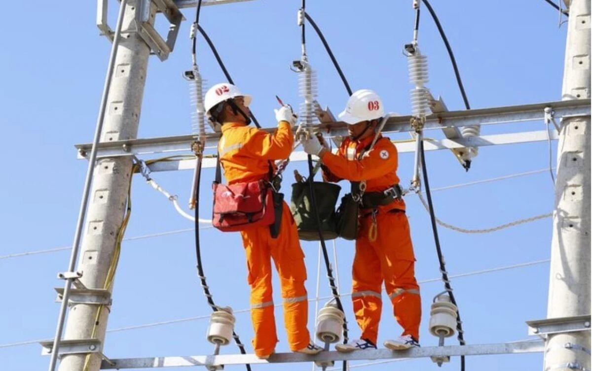 Giá điện bình quân chưa đổi, khung giờ cao điểm mới phải...."chờ"