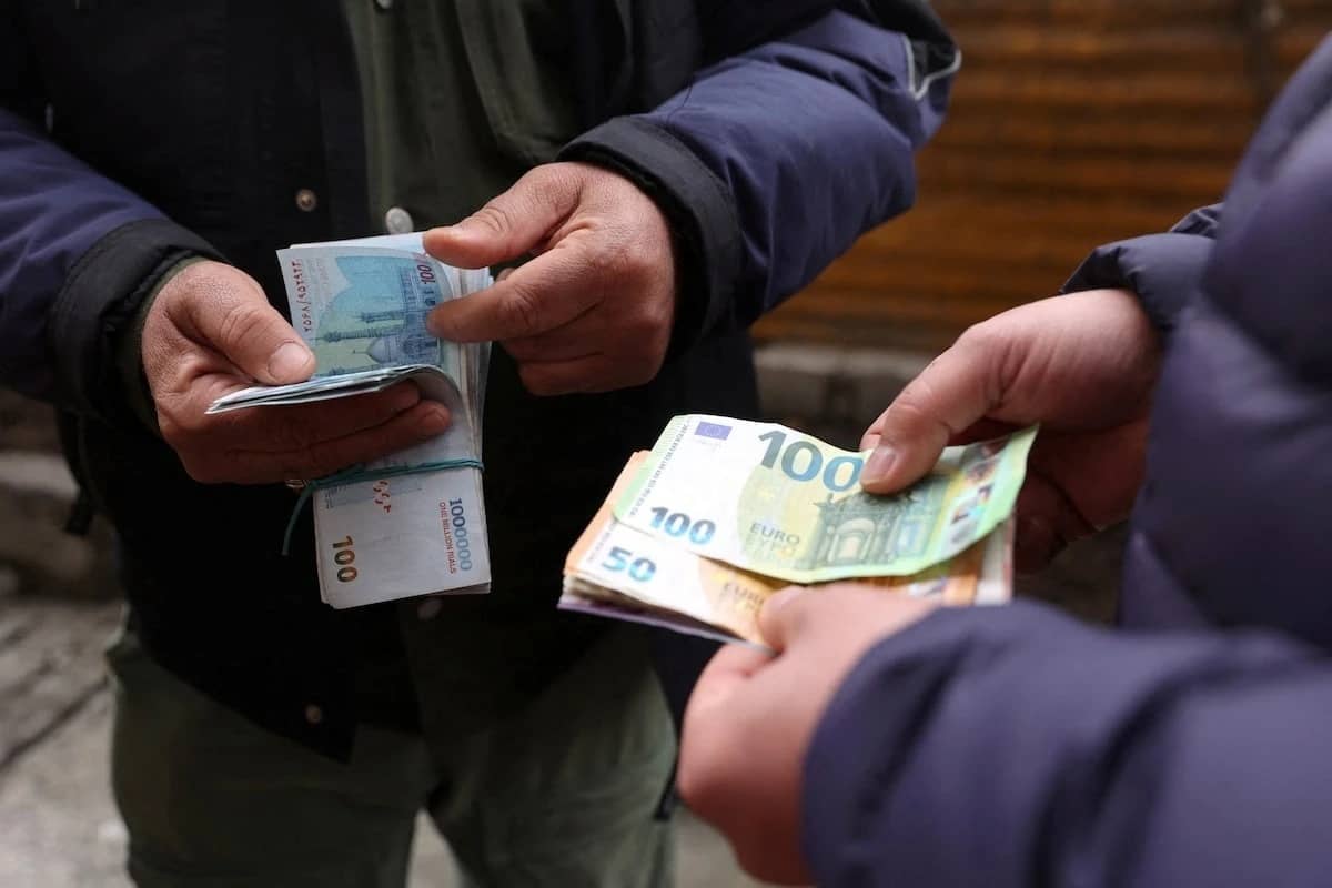 Bóng đen suy thoái và bài toán sinh tồn của Tehran