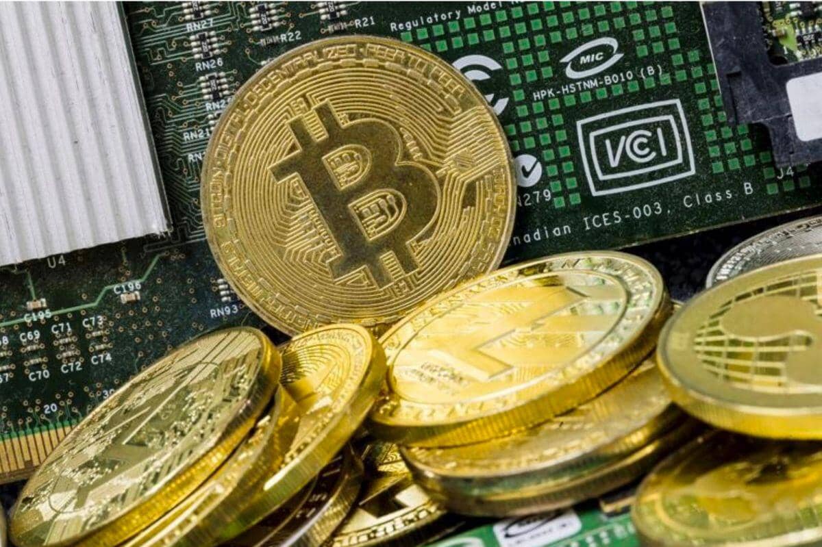 Bitcoin "hụt hơi" trước ngưỡng cửa 80.000 USD