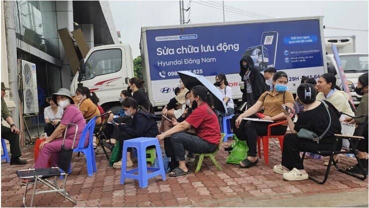 Cảnh xuyên đêm xếp hàng 'giành suất mua' NƠXH giá 1 tỷ đồng tại Hà Nội