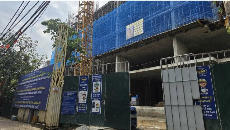 Cảnh xuyên đêm xếp hàng 'giành suất mua' NƠXH giá 1 tỷ đồng tại Hà Nội