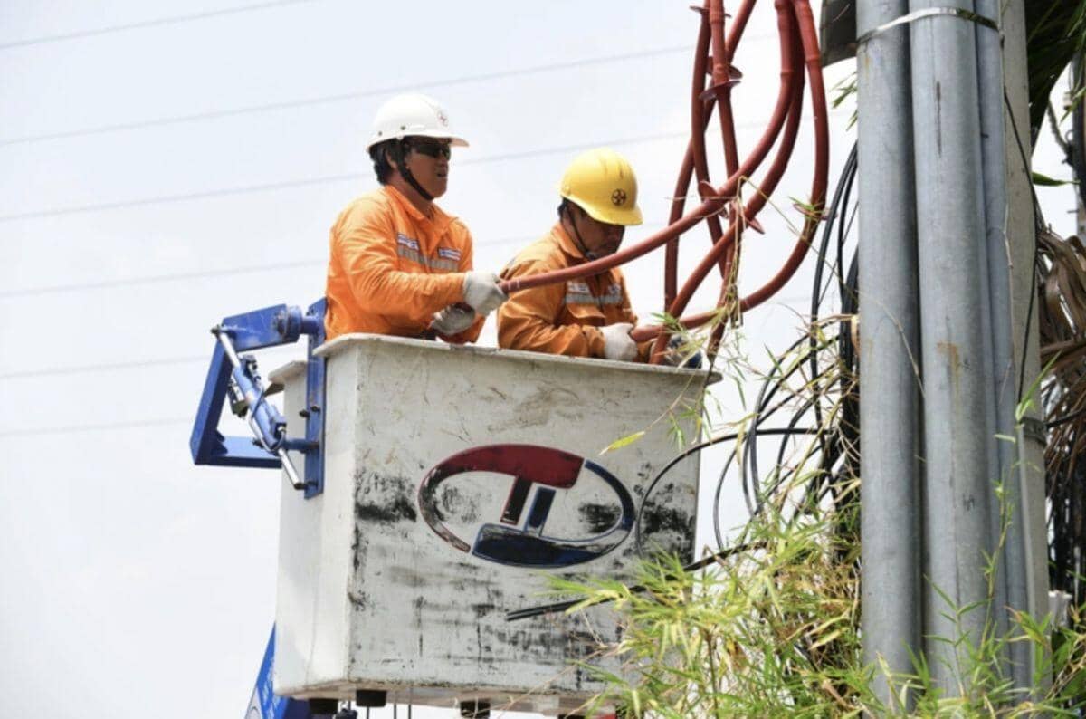 Giá điện giờ cao điểm dồn vào buổi tối: Hộ kinh doanh, dịch vụ sẽ chịu tác động lớn nhất