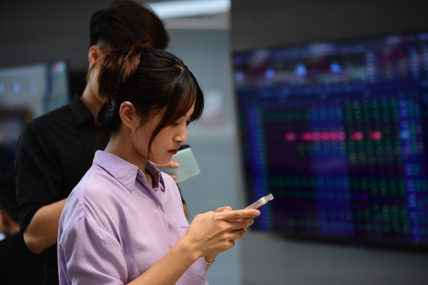 Đừng để chỉ số đánh lừa: Chiến thuật săn cổ phiếu "ngược dòng" rung lắc