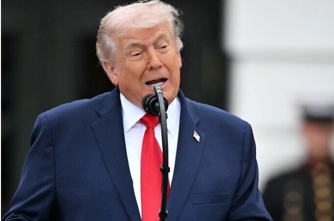 Báo Mỹ: Ông Trump yêu cầu kéo dài lệnh phong tỏa với Iran