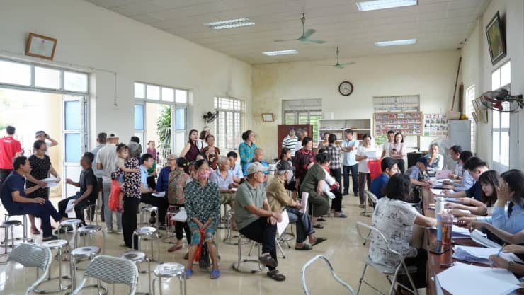 Siêu dự án Olympic: Người dân Thanh Oai vác bao tải đựng tiền đền bù đất dự án về