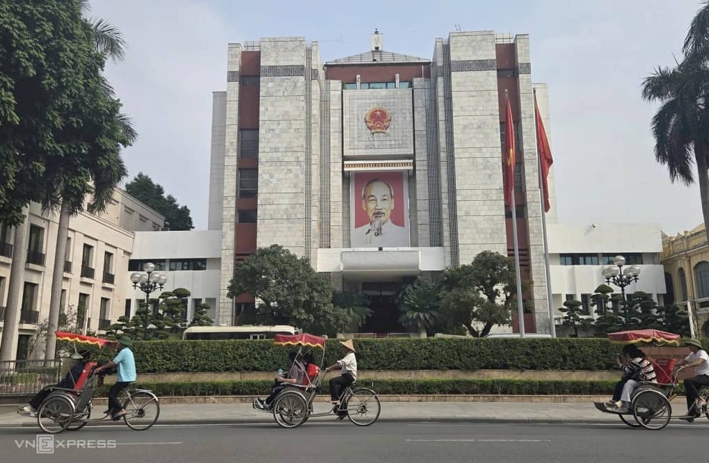 Hà Nội dự kiến siết xe ôm chạy xăng