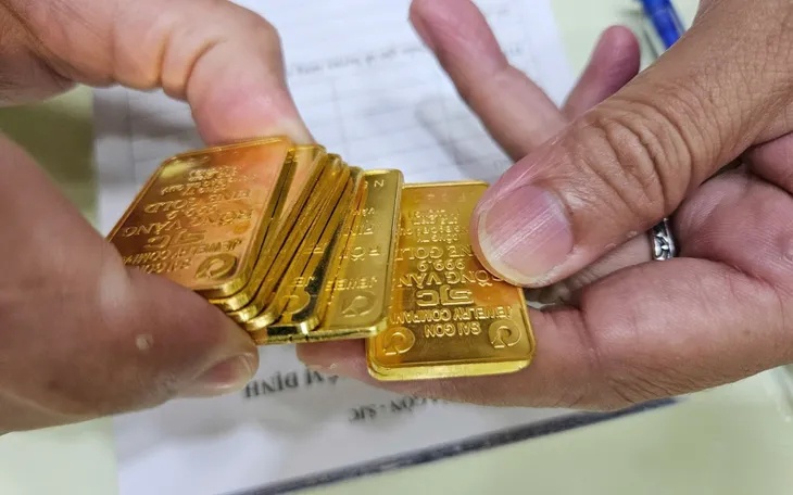 Sóng vàng đảo chiều 'bào mòn" tài khoản