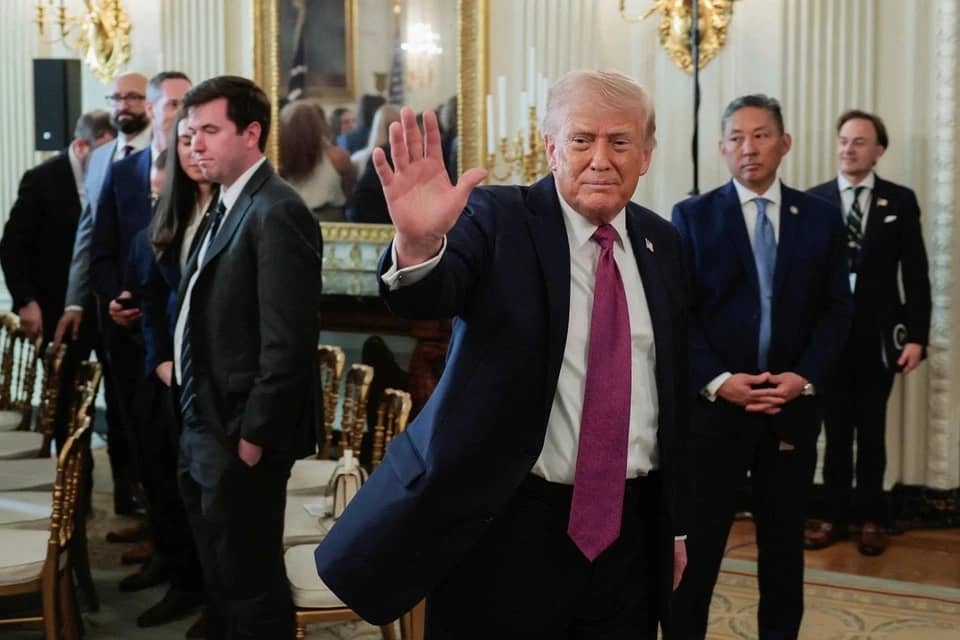 Ông Trump nói tỷ lệ ủng hộ mình chạm đáy chỉ là giả?