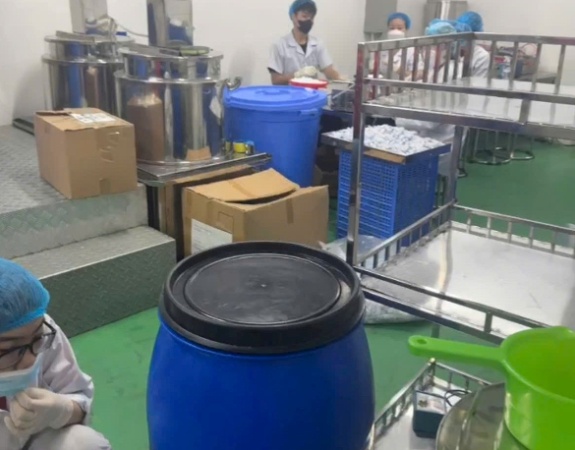 Sốc: 13.000 chai dung dịch vệ sinh phụ nữ giả suýt tràn ra thị trường