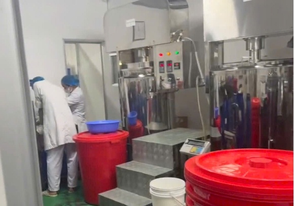 Sốc: 13.000 chai dung dịch vệ sinh phụ nữ giả suýt tràn ra thị trường