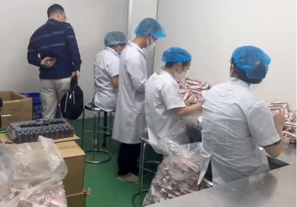 Sốc: 13.000 chai dung dịch vệ sinh phụ nữ giả suýt tràn ra thị trường