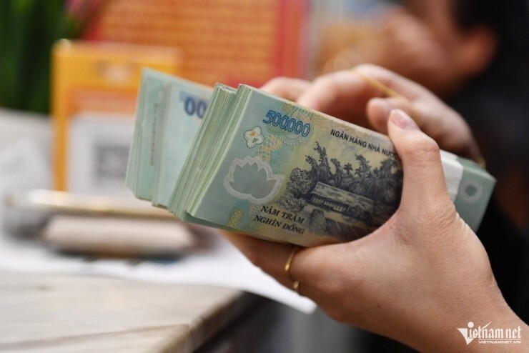 Vay thẻ tín dụng, nợ ‘đội’ từ 11 triệu lên 188 triệu đồng