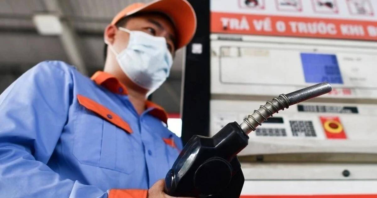 Nghịch lý lợi nhuận giữa "bão giá" Trung Đông