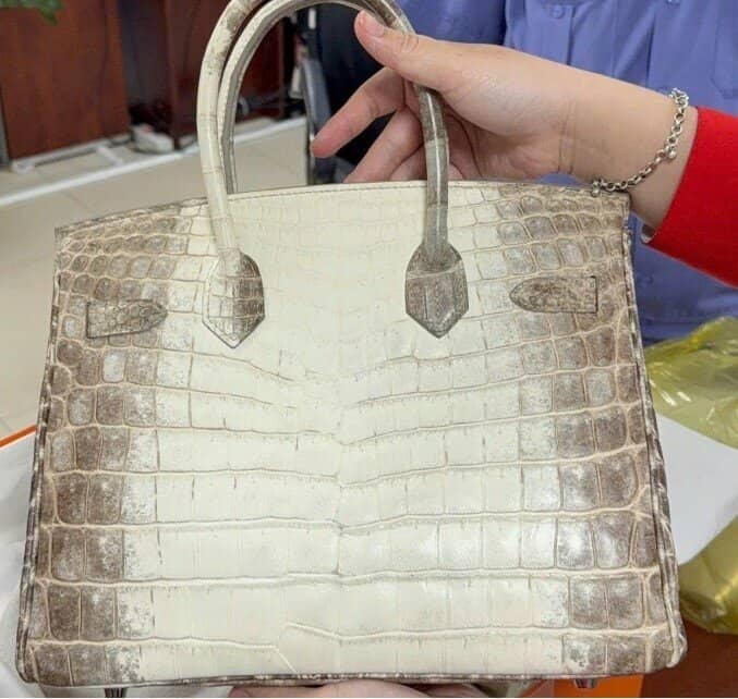 Hai túi Hermes bạch tạng của bà Trương Mỹ Lan được bán khởi điểm hơn 4 tỷ đồng