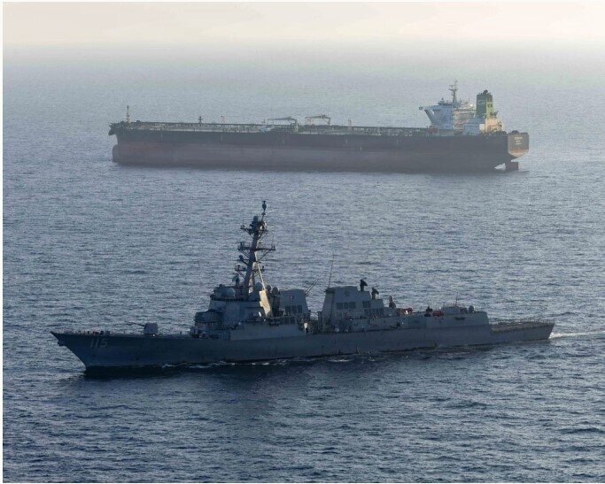 Mỹ - Iran đấu hỏa lực trên eo biển Hormuz