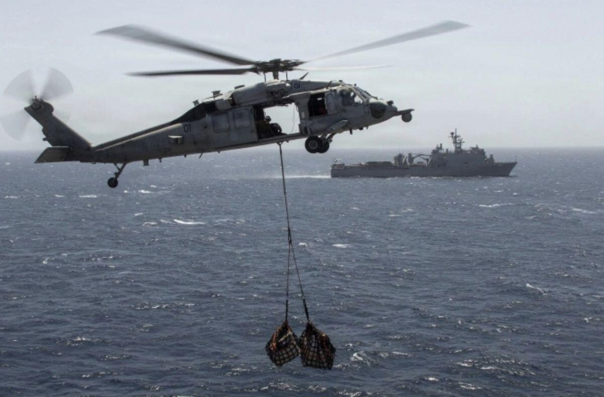 Bên trong chiến dịch hộ tống tàu hàng qua Hormuz của ông Trump